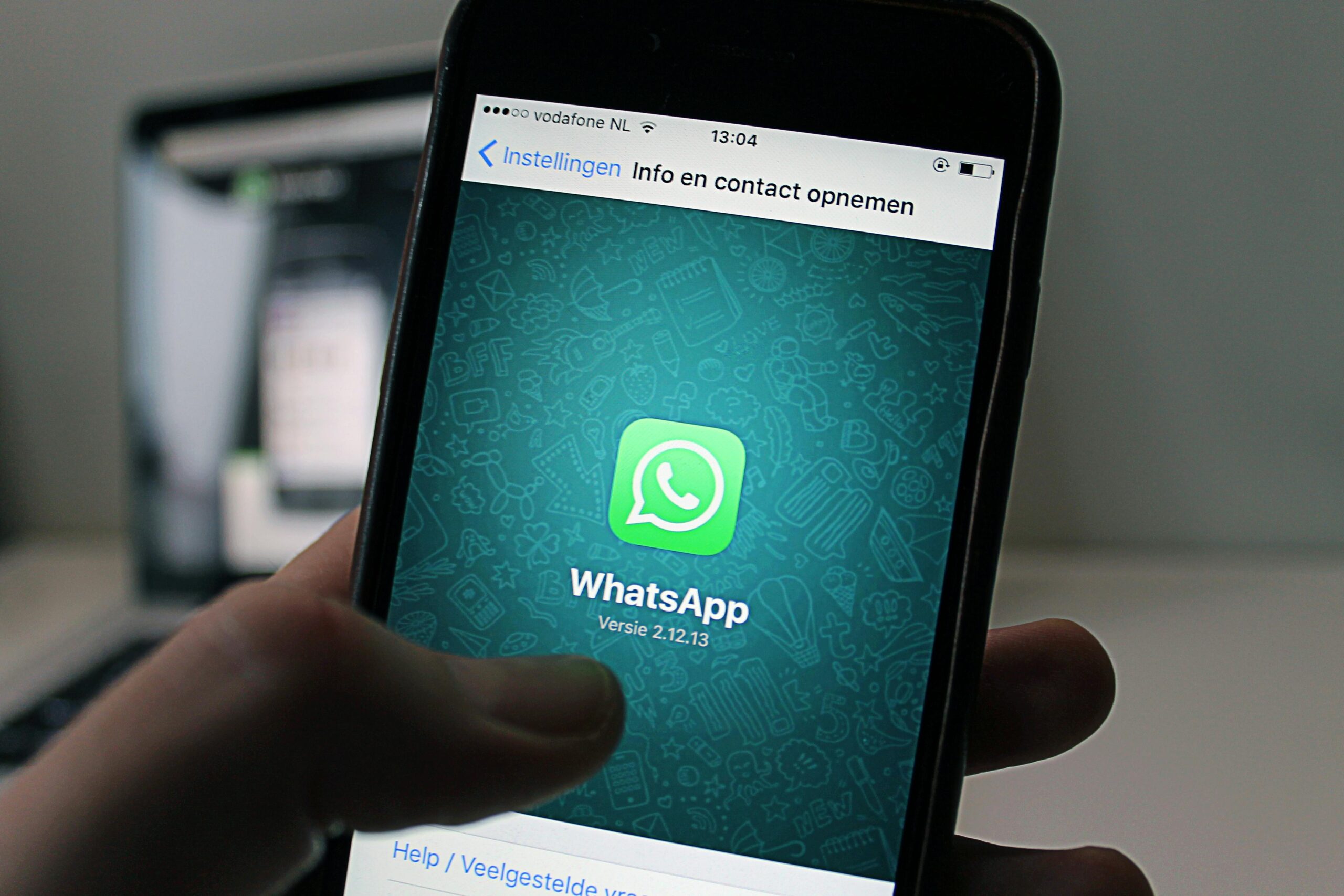 Novo Golpe no WhatsApp Rouba Seus Dados Bancários!